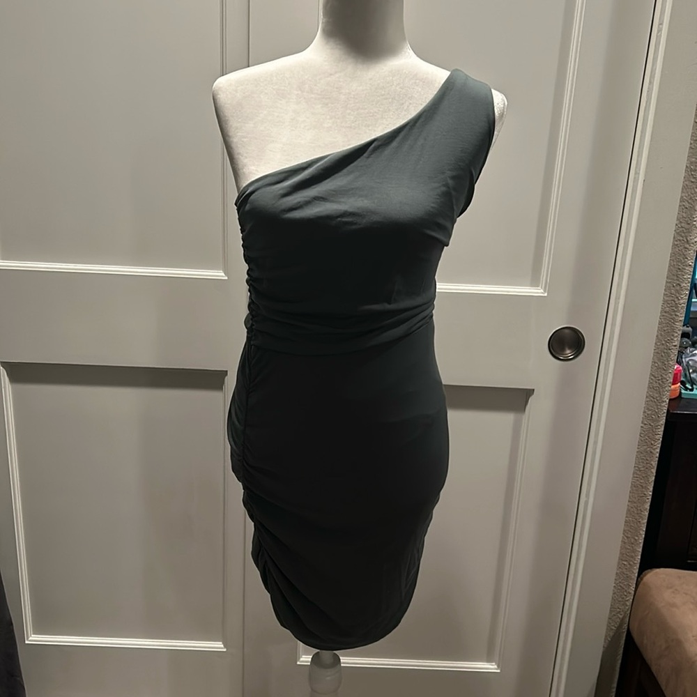 EXPRESS ONE SHOULDER SAGE GEEN DRESS SIZE M NWT